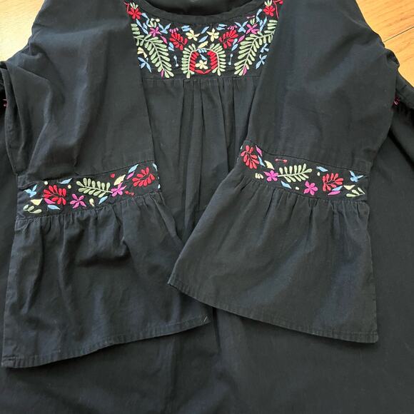 Norm Thompson Embroidered Top Size M Cotton Floral Boho Flutter Sleeve - Picture 6 of 11
